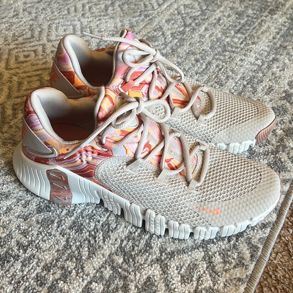 Nike Free Metcon 4 Desert Sand Crimson Bliss 11.5
